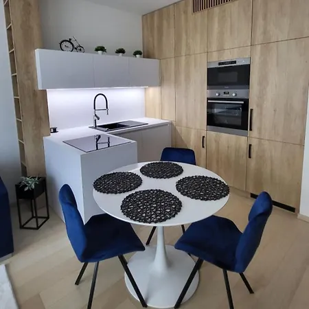 Blue Elegance Sky Park With Parking Appartement Bratislava