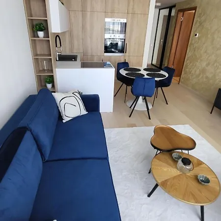 Blue Elegance Sky Park With Parking Μπρατισλάβα