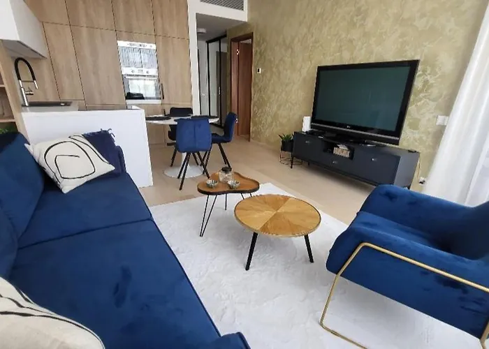 Blue Elegance Sky Park With Parking Daire